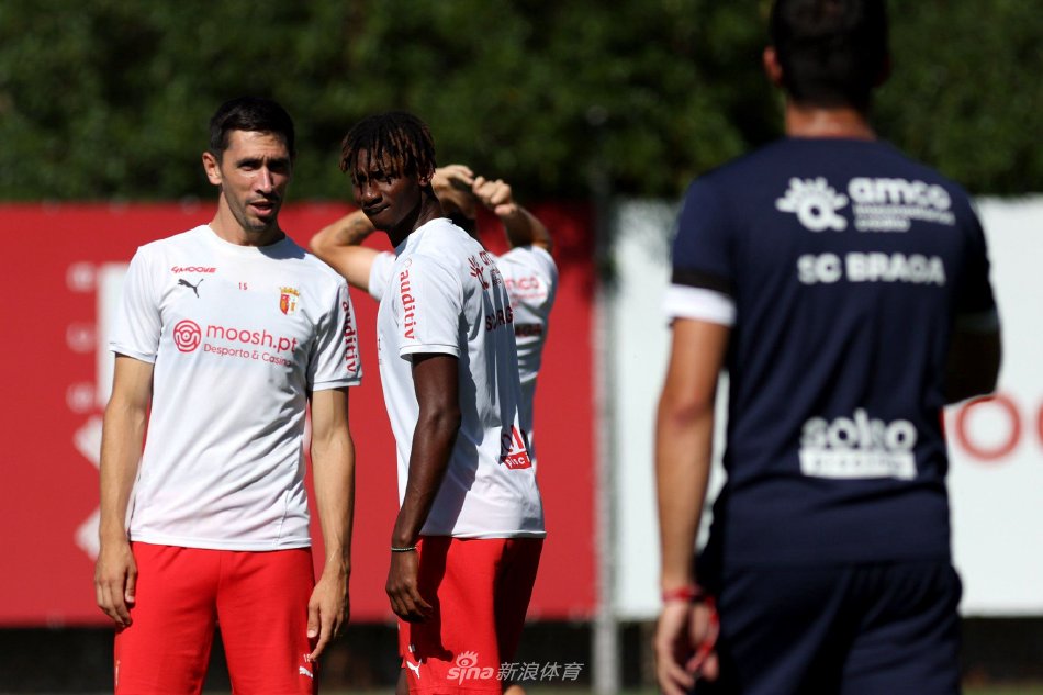 但在操作层 但在操作层