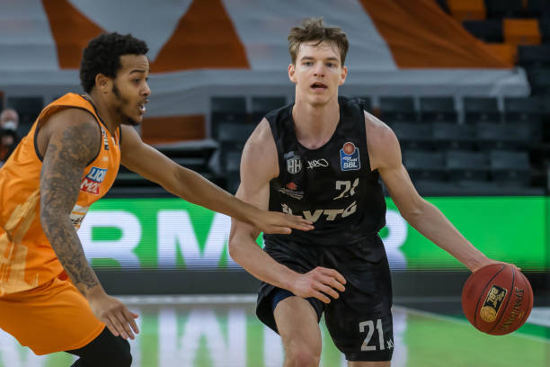 过不断努力 过不断努力